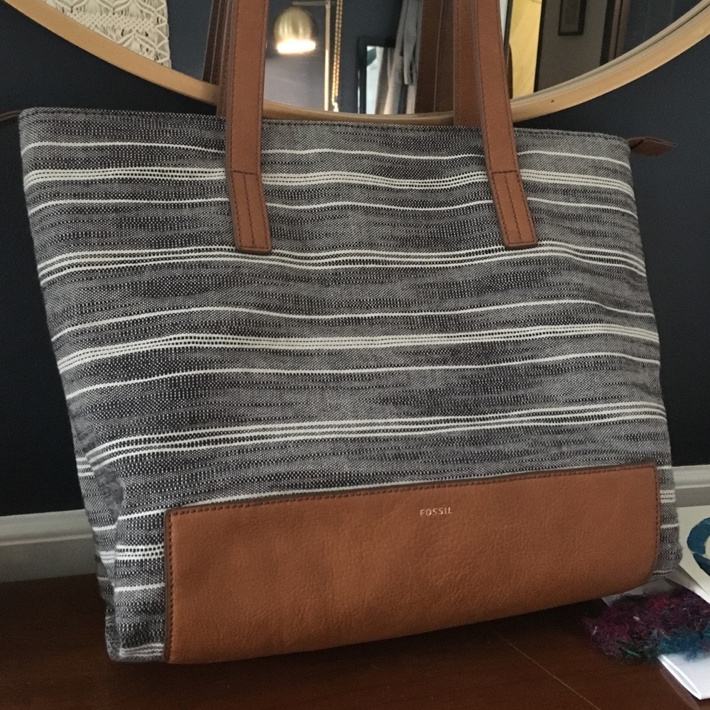 Fossil tote NWOT